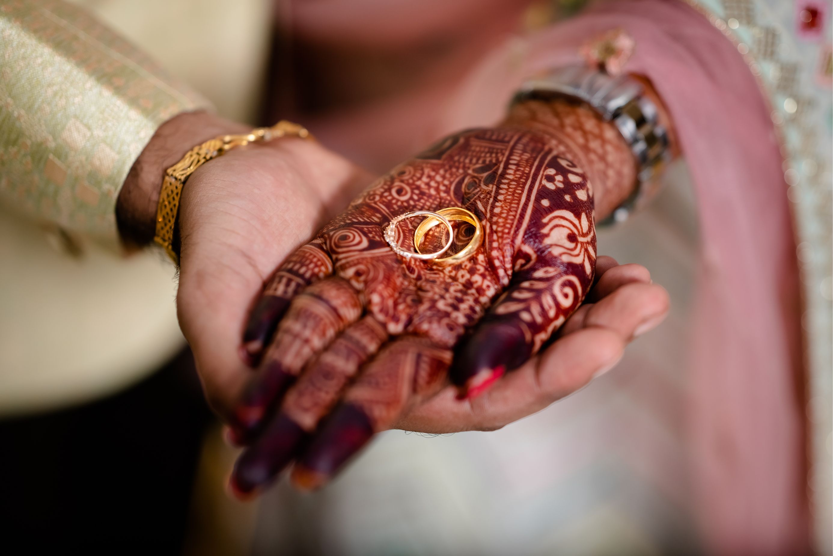Engagement rings close-up photography