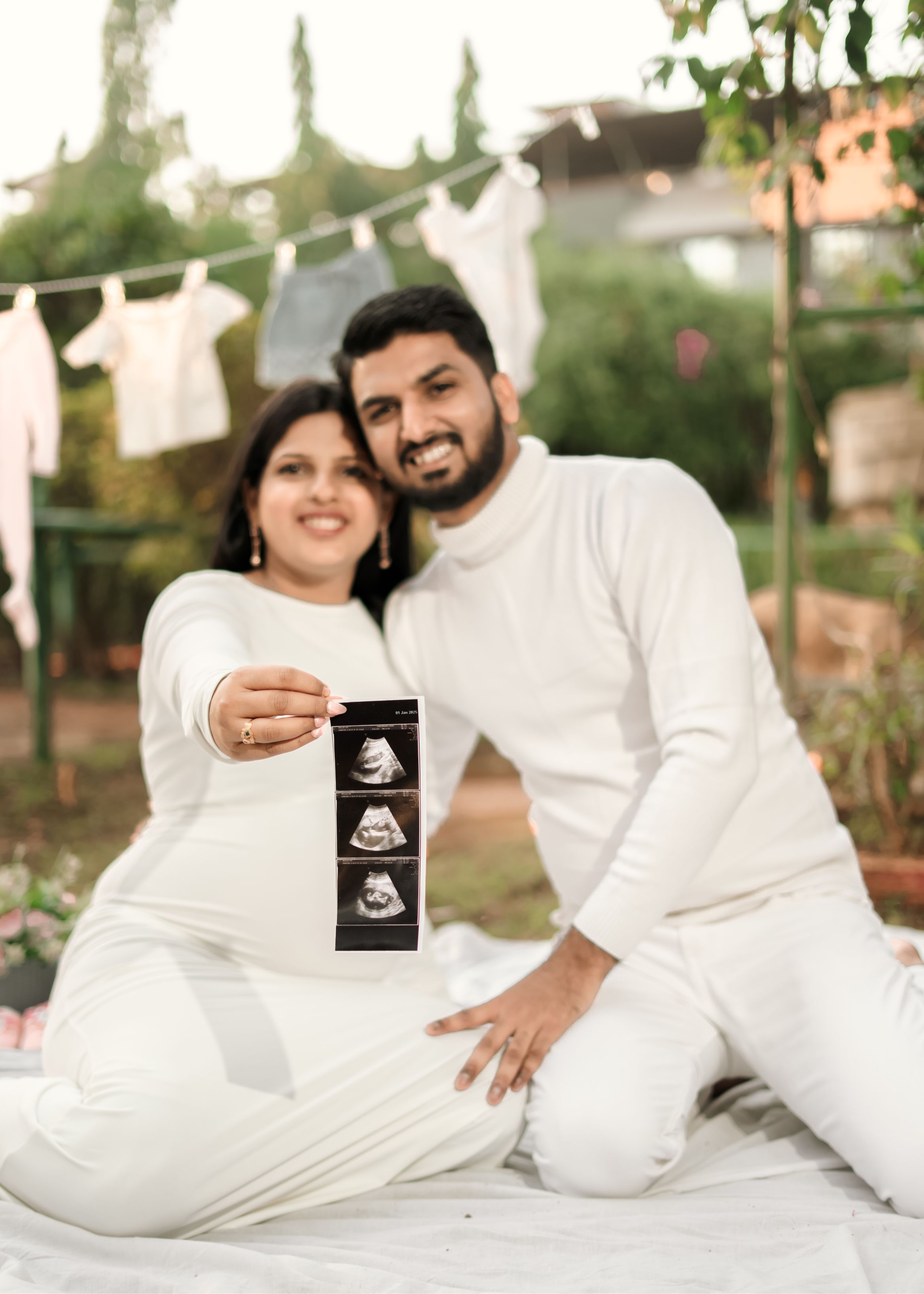 Couple expecting maternity photoshoot